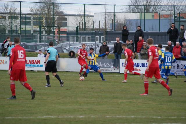 Mario Reiter (r.) und seine Oedter setzten sich im Spitzenspiel gegen Donau Linz mit 2:0  durch.