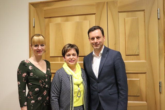 Bezirkshauptfrau Angelika Unger mit Dobl-Zwarings Bgm. Waltraud Walch und ihrem Vize Ernst Gödl. | Foto: Edith Ertl