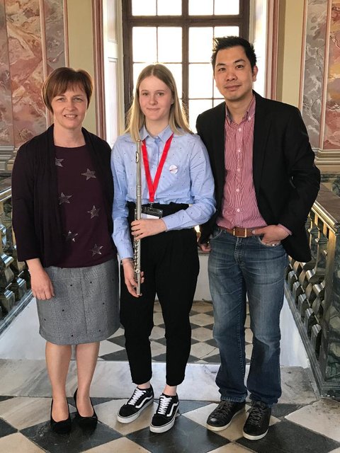 v.l.n.r.: Margit Gastrager, Hemma Rass, Querflötenschülerin der Musikschule St. Georgen, Seah Kevin