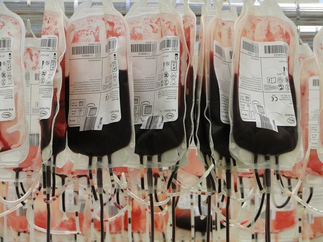 Trotz hoher Sicherheitsbestimmungen bei Blutprodukten, bleibt immer ein Restrisiko