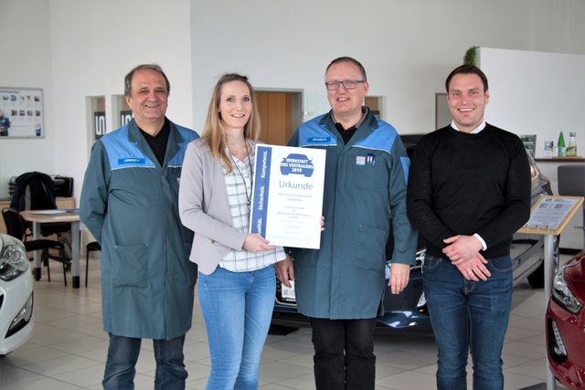 Karl Leidinger (Werkstattleiter), Selina Eder (Verkauf), Markus Meiksner (Teilehandel), René Lindpointner (Standortleiter) . | Foto: Seifried United Auto