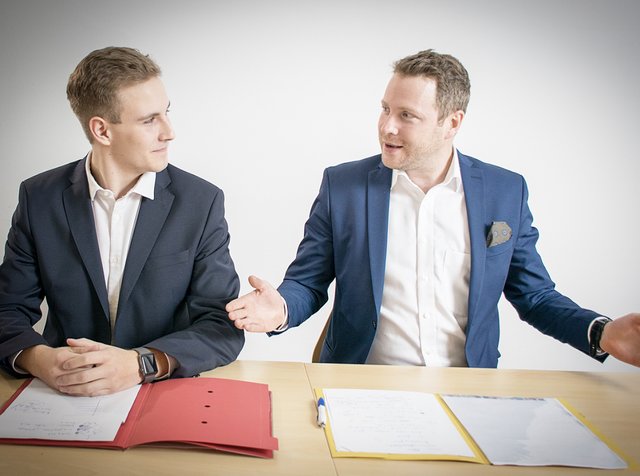 Der "Neue" Maximilian Machek-Rückert (l.) und BürgermeisterStv StR Michael Schnedlitz. | Foto: FPÖ WRN