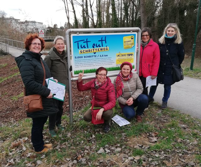 Die Trainerinnen der Gesundheitsplattform "Gesundes Tulln" laden herzlich zum achtsamen Spazierengehen ein.  | Foto: Gesundes Tulln