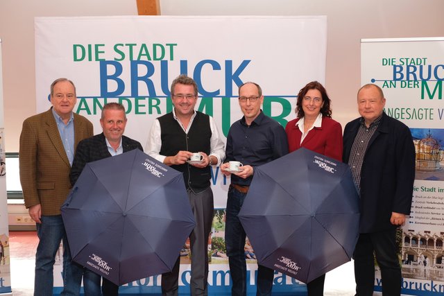 Marken-Botschafter für Bruck: Werner Schmölzer, Erich Weber, Bgm. Peter Koch, Christian Mayer, Marion Decker und Martin Schoiwsohl. | Foto: Michael Maili