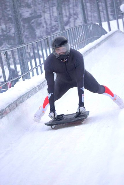Alex Schlintner liebt die Geschwindigkeit und die Gefahr, die für den Purkersdorfer den Reiz am Skeleton ausmachen. | Foto: Schlintner
