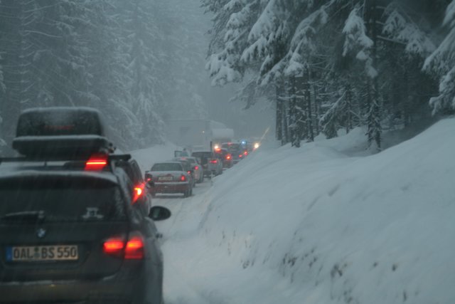 Der Fernpass ist besonders im Winter ein Staugarant. | Foto: Archiv Krabichler
