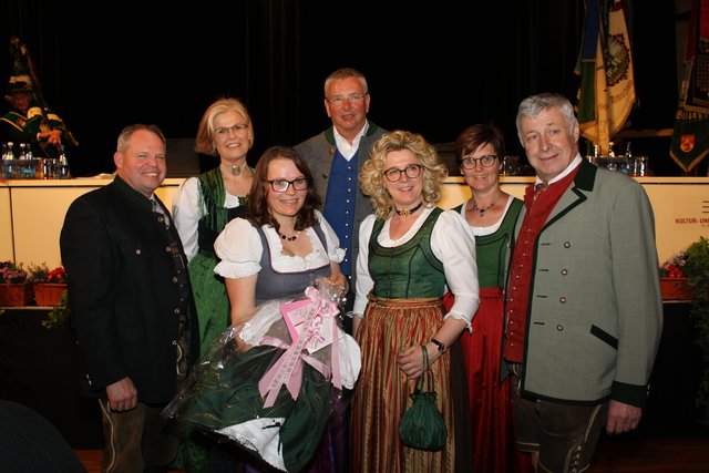 Obmann Wolfgang Essl, Agnes Luginger, Walli Ablinger Ebner, Hans König, Elisabeth Macheiner, Christine Pfeifenberger und Altobmann Eduard Fuchsberger