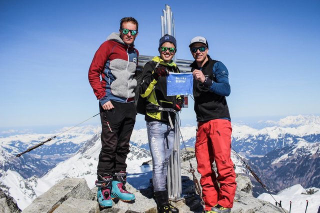 Thomas Meisl (er gewann beim BB-Gewinnspiel die Teilnahme an einem Skitourencamp), Philipp Reiter (RedBull der Lange Weg) sowie Bernhard Egger (sktiourenwinter). | Foto: skitourenwinter.com