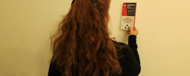 Im Radio können Betroffene anonym sprechen.