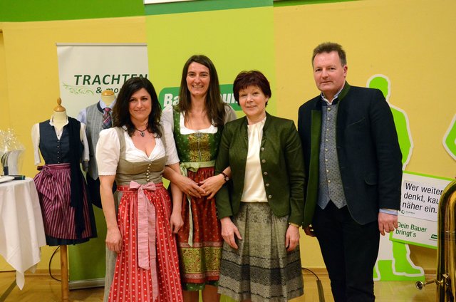 Die neugewählten des Bäuerinnenbeirates: Stellvertreterin Gertraud Berghammer (Meggenhofen), neue Vorsitzende mit 100 Prozent gewählt Annemarie Heigl (Waizenkirchen), LKR Landesbäuerin Annemarie Brunner und BBK Obmann und BGM Martin Dammayr. | Foto: Josef Pointinger