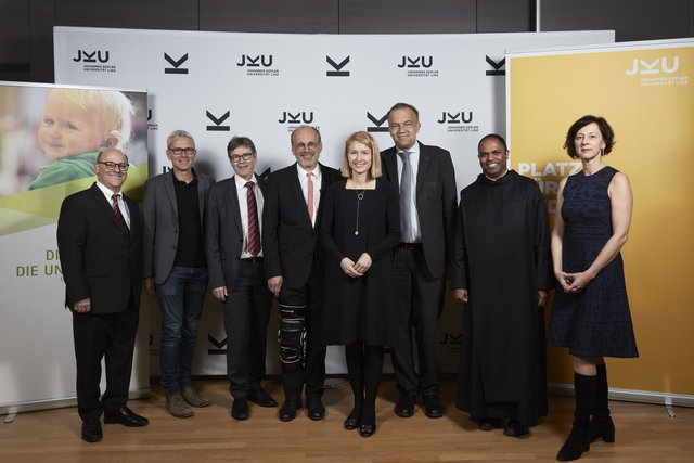 V. l. n. r.: William Barbaresi (Harvard Medical School), Daniel Holzinger (RID), Peter Ausweger (Barmherzige Brüder), Johannes Fellinger (RID), Christine Haberlander, Meinhard Lukas (JKU), Saji Mullankuzhy (Barmherzige Brüder) und Andrea Olschewski (Medizin. Universität) | Foto: David Pichler