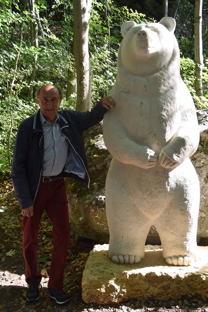 Hazy Meyer mit seinem Bär im vorigen September | Foto: Stockmann
