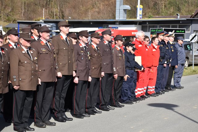 Zum Spatenstich konnte die FF Arnfels mit HBI Günter Kainz auch LH Hermann Schützenhöfer begrüßen.