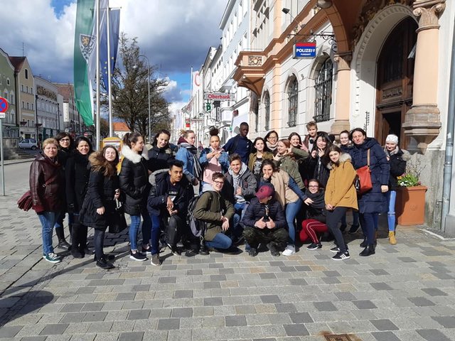 Eine internationale Schülerdelegation aus Belgien, Bulgarien, Frankreich und Rumänien besuchten eine Woche lang das Gymnasium Braunau.  | Foto: Gymnasium Braunau
