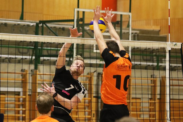 Die Landsberg Devils (schwarz) besiegten UVC Graz 3 glatt in drei Sätzen.