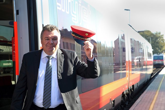 Landesrat Steinkellner setzt sich für die Attraktivierung der Mühlkreisbahn ein.