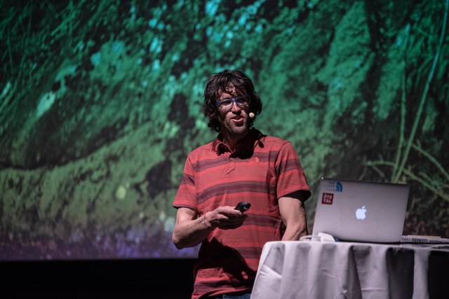 Der Ötztaler Extrembergsteiger Hansjörg Auer beim Vortrag in Kufstein | Foto: Kulturverein Wunderlich - Forian Egger