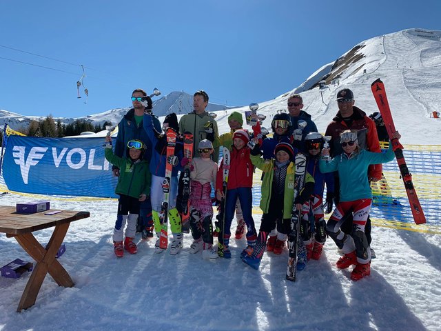 Die jeweiligen Klassensieger des Volksbank Bezirkskindercups in Serfaus.