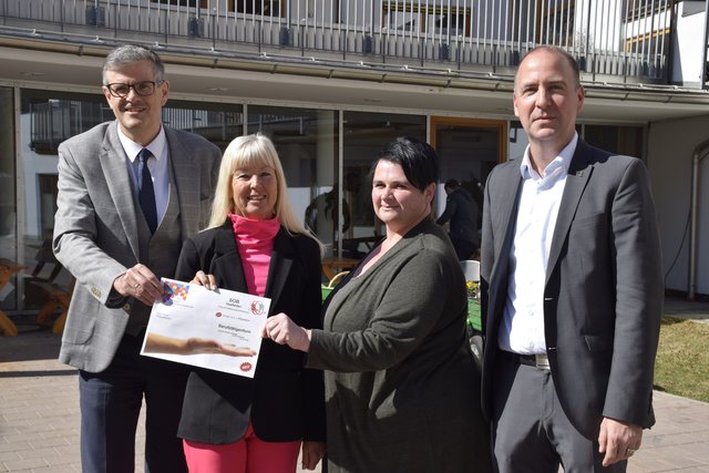 Bgm. Klaus Winkler, SOB-Schulleiterin Petra Schlechter, Leiterin der Pflegeassistenzausbildung Iris Schober und Altenwohnheim-Geschäftsführer Wolfgang Zeileis.