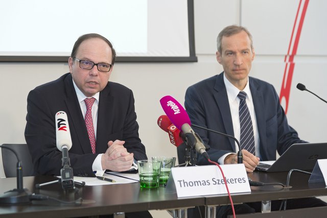 ÖÄK-Präsident Szekeres fordert zusätzlich 1.300 Kassenstellen österreichweit, um den Wahlarzt-Boom auszugleichen.