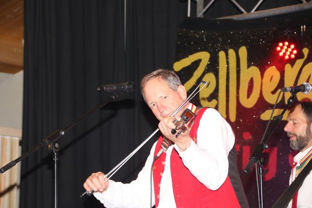 Gerhard Spitaler auf seiner Geige