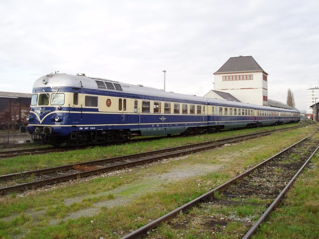 Mit dem Blauen Blitz geht es zum Heizhaus, wo die alten Dampfloks zu neuem Leben erwachen. | Foto: Heizhaus Strasshof