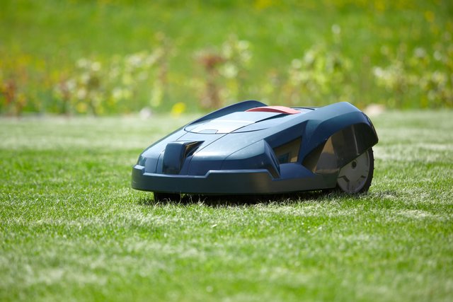 Der Mähroboter wurde sichergestellt und den rechtmäßigen Besitzern zurückgegeben. | Foto: Daniel Nimmervoll - Fotolia (Symbolfoto)