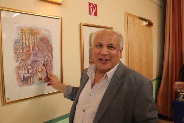 Abdelhamid Abdelgaffar zeigte in Raaba-Grambach einem internationalen Publikum seine Kugelschreiber-Kunst. | Foto: Edith Ertl