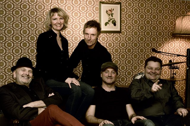 Die Band "Treibhoiz" aus Salzburg ist seit Kurzem bei der Mattighofner Musikproduktion "AMAZ- Music Factory" unter Vertrag.  | Foto: Treibhoiz