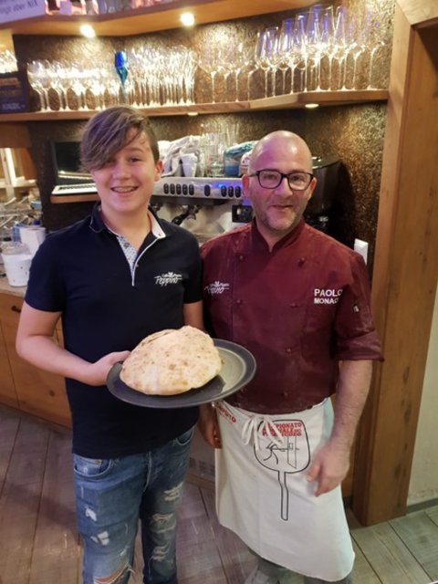 Unico Lercher mit Meisterpizzabäcker Paolo Monaco  | Foto: privat