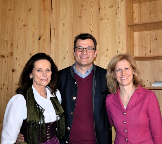 Elisabeth Moser mit Sohn und Schwiegertochter Jakob und Birgit Forstnig