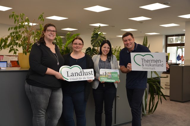 Hat auch 2019 viel vor: Das Team des Thermen- und Vulkanlandes Steiermark, um Geschäftsführer Mario Gruber am neuen Standort in der Hauptstraße 2a in Fürstenfeld.
