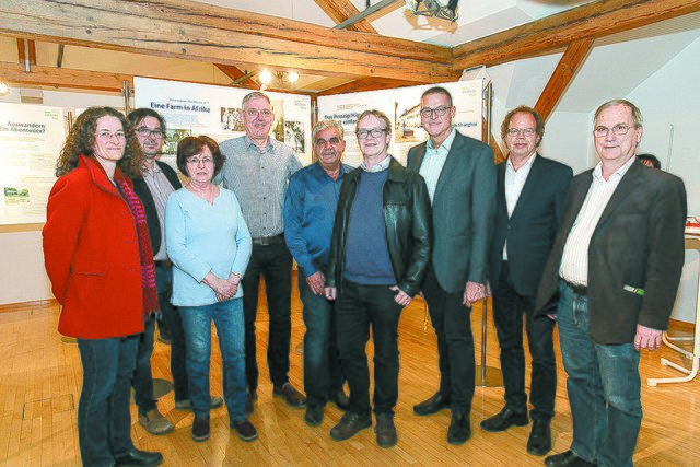 Bei der Ausstellungseröffnung in Nenzing trafen sich Politiker, Historiker und Interessierte. | Foto: VLK/Bernd Hofmeister