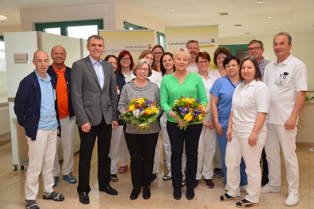 Franz Reif, Günter Wendl, Pflegedirektor Robert Eberl, Andrea Dietrich, Andrea Wingelhofer, Martha Fichtinger, Doris Fidi, Kathrin Friedl, Martina Hutterer, Wilma Weixlbraun, Wolfgang Mühlberger, Martha Fronhofer, Petra Prinz,  Martha Wittmann, Roswitha Wühl, Franz Bauer, Franz Weixlbraun.   | Foto: Landesklinikum Waidhofen