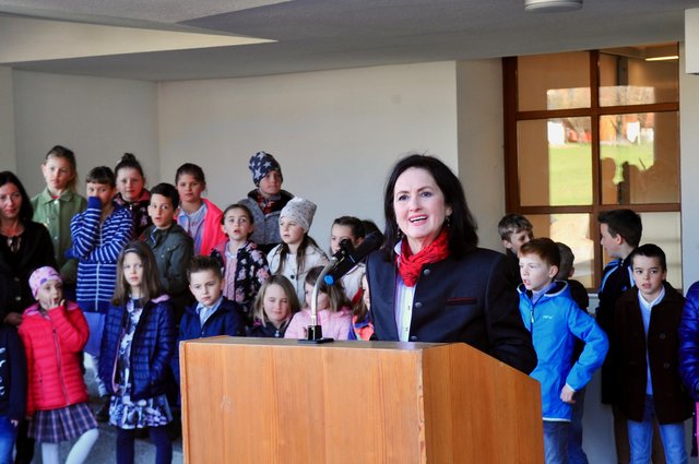 VS-Direktorin Romy Wurzer, das Lehrpersonal und alle KinderbetreuerInnen finden künftig beste Bedingungen vor. | Foto: Hassl