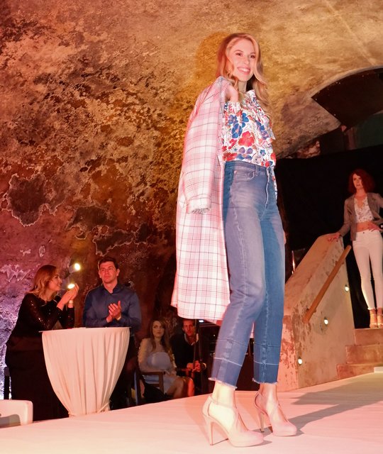 Miss Styria 2019 Gewinnerin Larissa Robitschko in Casual-Mode von Kastner &amp; Öhler | Foto: Photo Credit by Judith Pataki