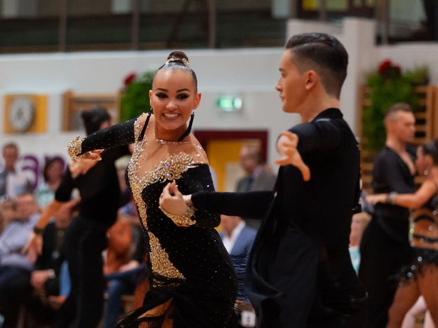 Magdalena Trepa und Kacper Kopec vom UTSS Gänserndorf, tanzen in der A-Klasse ins Finale.