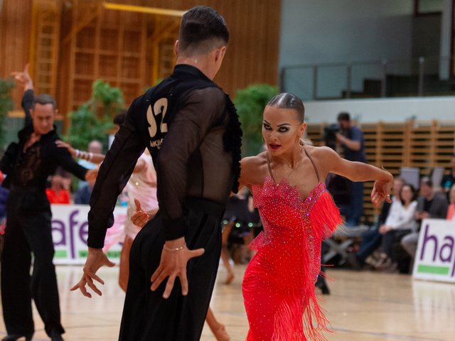 Österreichische Lateinstaatsmeister Jaroslava Huber &amp; Hunor Sebesi. Trainer der Tanzjugend des UTSS Gänserndorf. | Foto: Regina Courtier