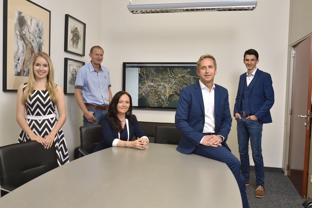 Die Mitarbeiter des Unternehmens: Michelle Sauerschnig, Alfred Jessernig, Evelyn Sauerschnig, Harald Sauerschnig und Philipp Miklautsch (v.l.)