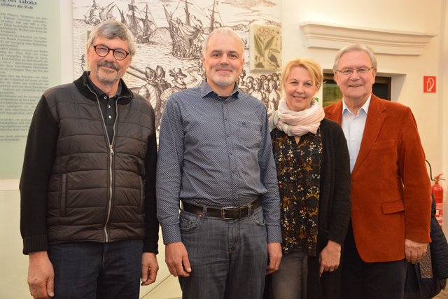 Auf Einladung des Museumsvereins Fürstenfeld referierte Franz Jäger (2.v.l.) über die Möglichkeiten in der Quellenforschung zur Haus-, Hof- und Familiengeschichte.