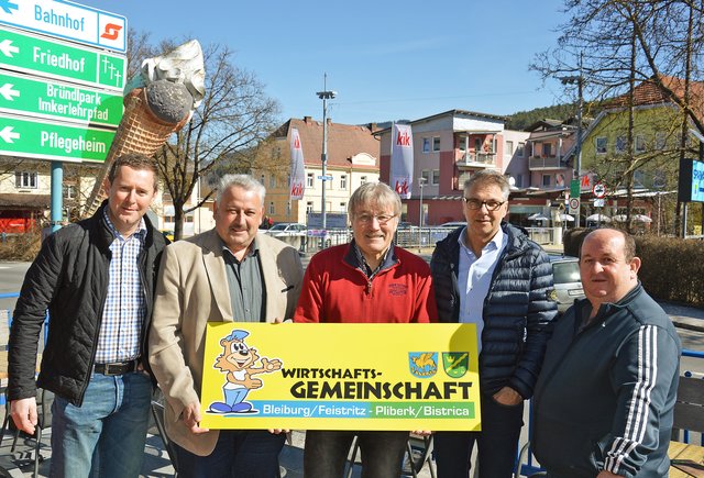 Wirtschaftsgemeinschaft-Obmann Michael Sumnik, Bürgermeister Hermann Srienz und Stefan Visotschnig, Wirtschaftskammer-Bezirksobmann Rudolf Bredschneider, Britzmann | Foto: WOCHE