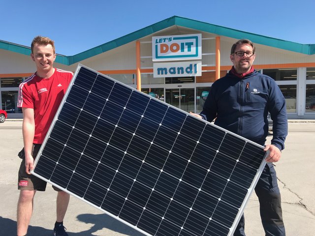 Firmen-Chef Hans Mandl (rechts) und Photovoltaik-Fachmann Marcel Pichler | Foto: E-Werk