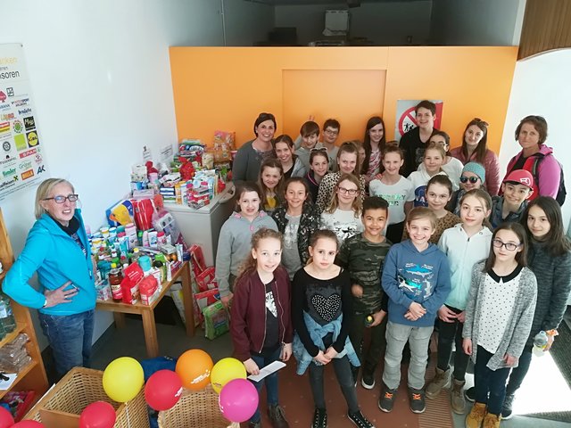 Die Warensammlung der SchülerInnen für den  Martiniladen Landeck war auch 2019 wieder ein voller Erfolg. | Foto: FWZ Landeck