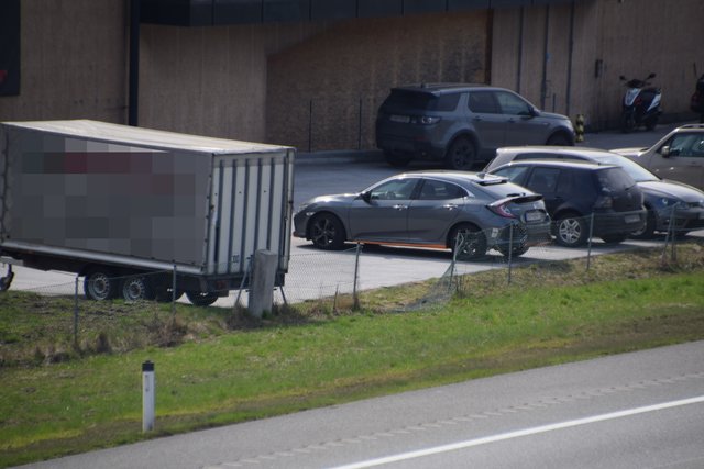 Unbekannte zwickten in Kundl den Maschendrahtzaun an einem Betriebsgelände auf, schoben einen "Quad" durch das Loch auf die Autobahn und verluden ihre Beute. Die Polizei bittet um Hinweise