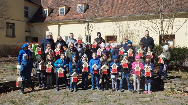 Kleine Artenschützer: 100 Insektenhotels wurden von den Volksschulkindern in Thal gebastelt. | Foto: KK
