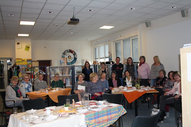 Bibliothekare aus dem Bezirk fanden sich in Reutte zu einem Regionaltreffen zusammen. | Foto: Kofelenz