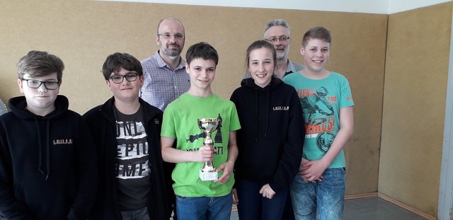 Das Team des BG/BRG Gmünd mit den Schülern Georg Zwettler, Andreas Kolm, Dominik Lotz, Victoria Puhr und Lukas Zimmermann, Betreuer Franz Ableidinger und Organisator Dieter Schuh. | Foto: Modliba