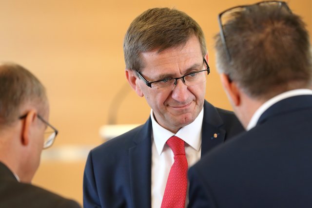 Wirtschaftslandesrat Markus Achleitner diskutierte beim Business-Frühstück mit Unternehmern aus der Region.  | Foto: Land OÖ/Heinz Kraml