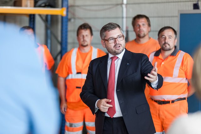 LR Schleritzko bei der Mannschaft des NÖ Straßendiensts | Foto: Fotograf &amp; Fee
