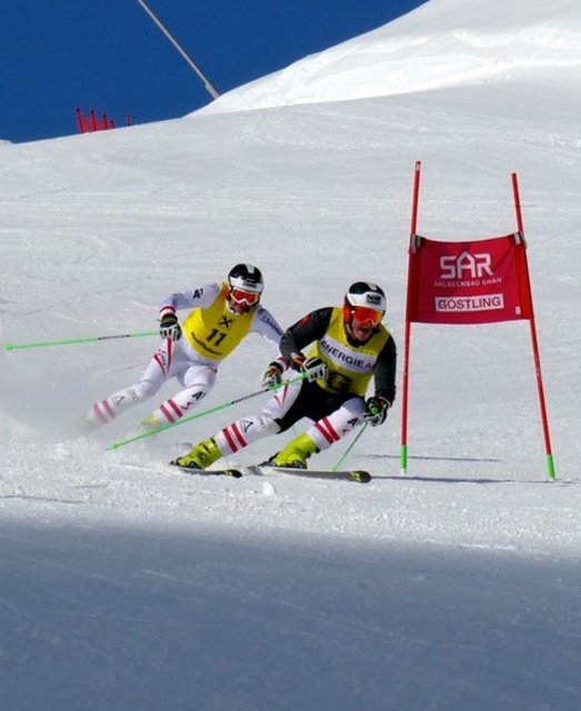 Gernot Morgenfurt mit seinem Guide Christoph auf der Skipiste
